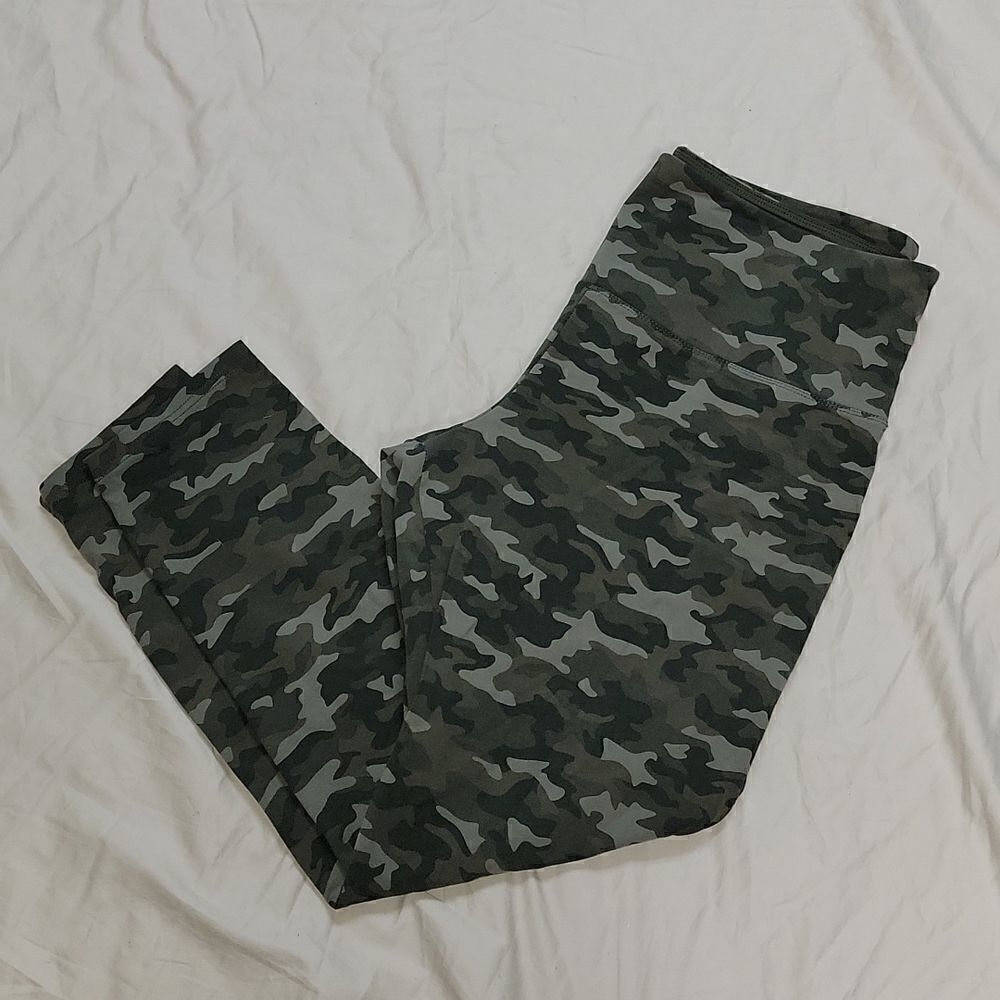 CASABLANCA BY MARRAKECH CLOTHING CO HI-RISE CAMO YOGA 7/8 LEGGINGS, SIZE XL